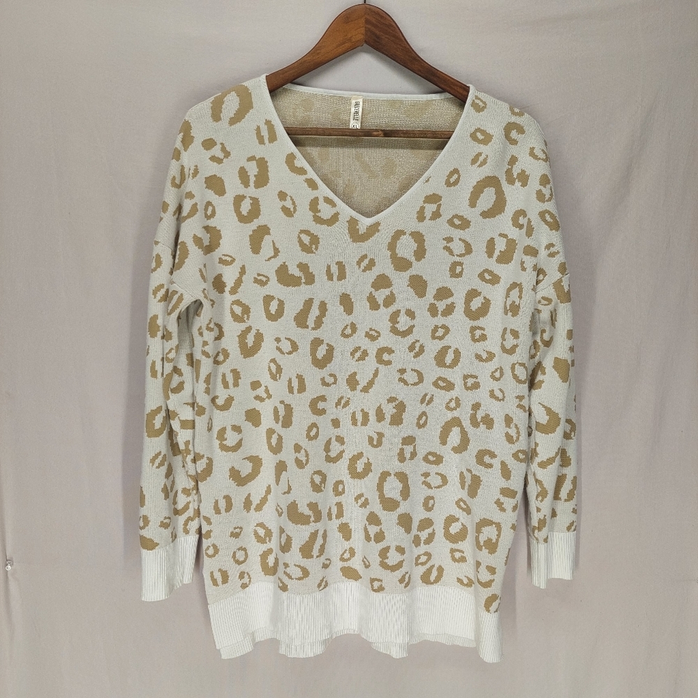 Grecerelle Women’s cheetah print top size xl